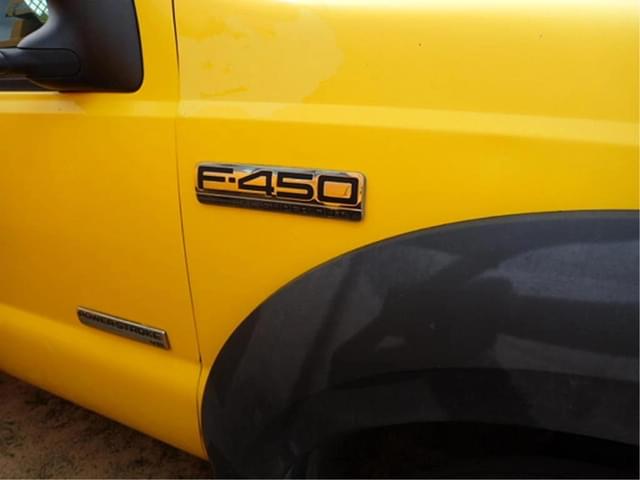 Image of Ford F-450 equipment image 3