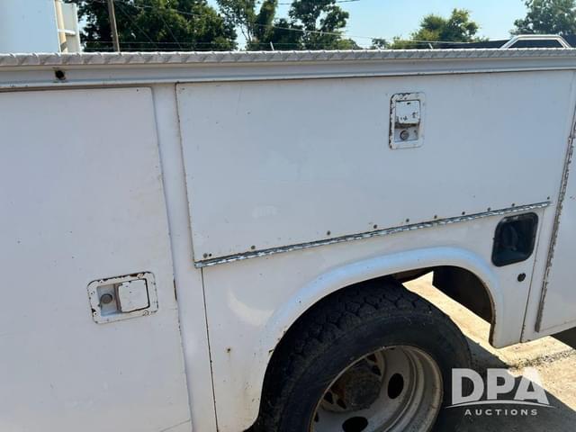 Image of Ford F-450 equipment image 3