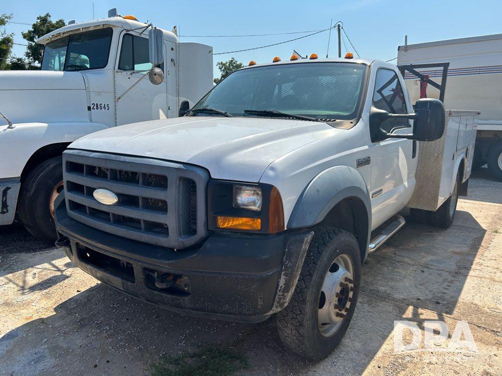 Image of Ford F-450 Primary image