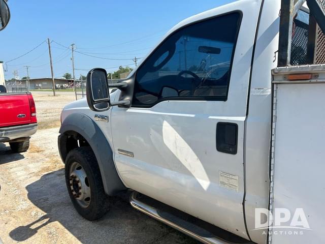 Image of Ford F-450 equipment image 2