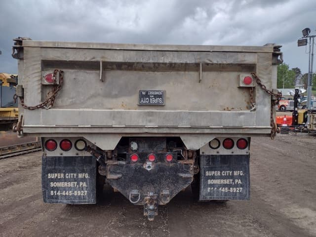 Image of Ford F-550 equipment image 3