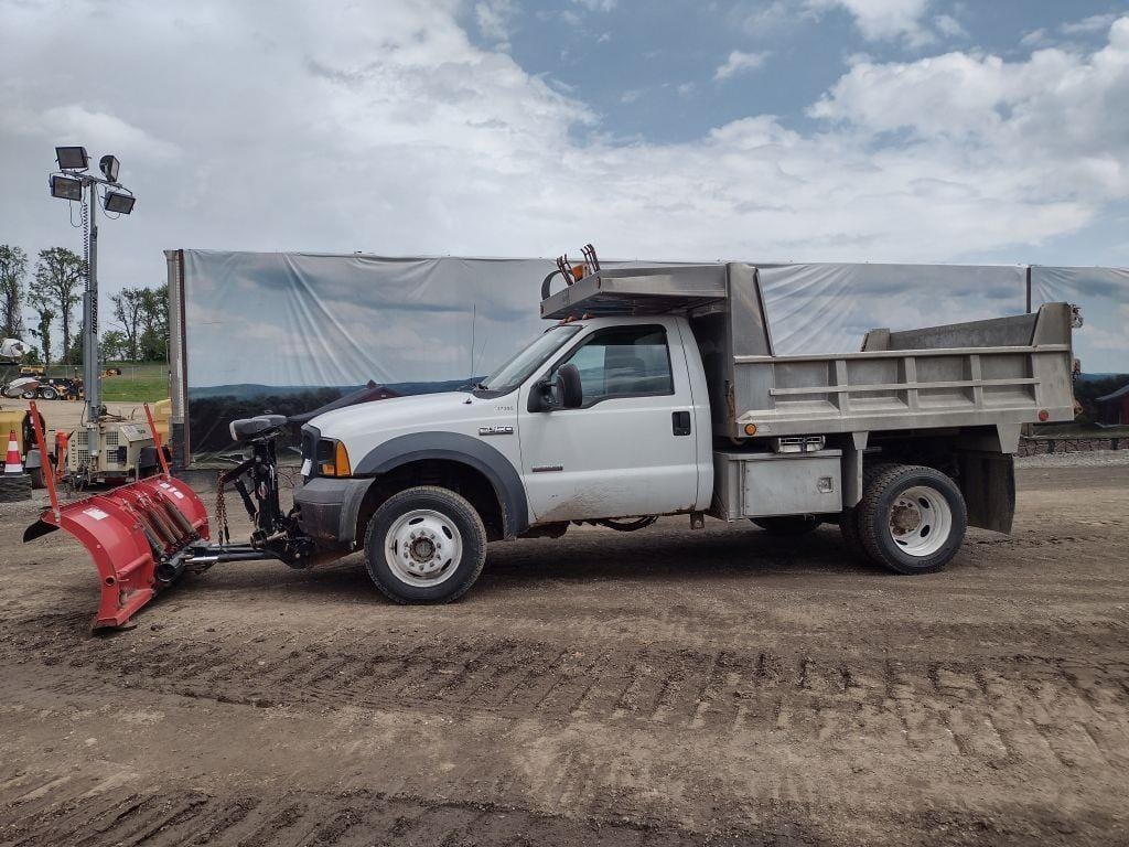 2006 Ford F-550 Equipment Image0