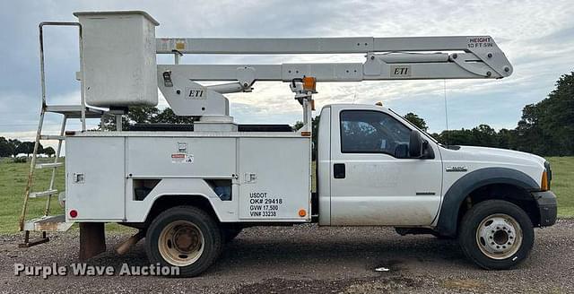Image of Ford F-550 equipment image 3