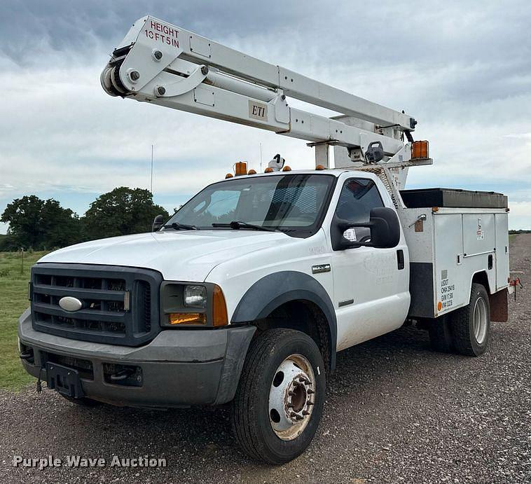 Image of Ford F-550 Primary image