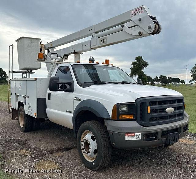Image of Ford F-550 equipment image 2