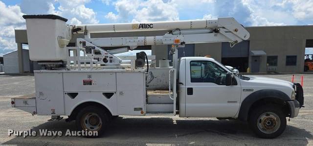 Image of Ford F-550 equipment image 3