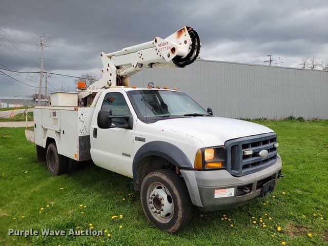 Image of Ford F-550 equipment image 2