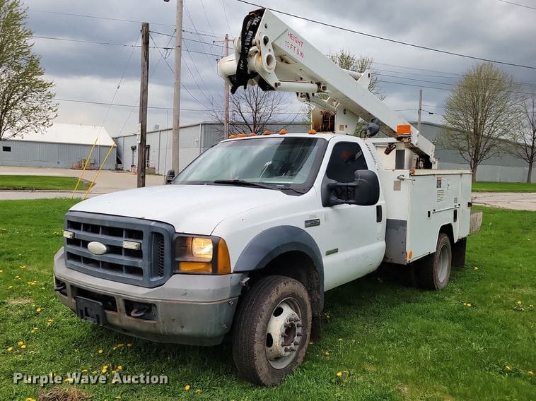 2006 Ford F-550 Equipment Image0