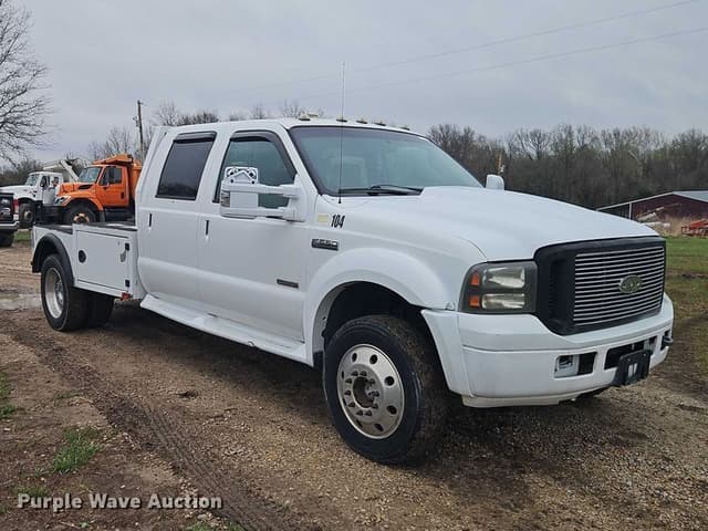 Image of Ford F-550 equipment image 2