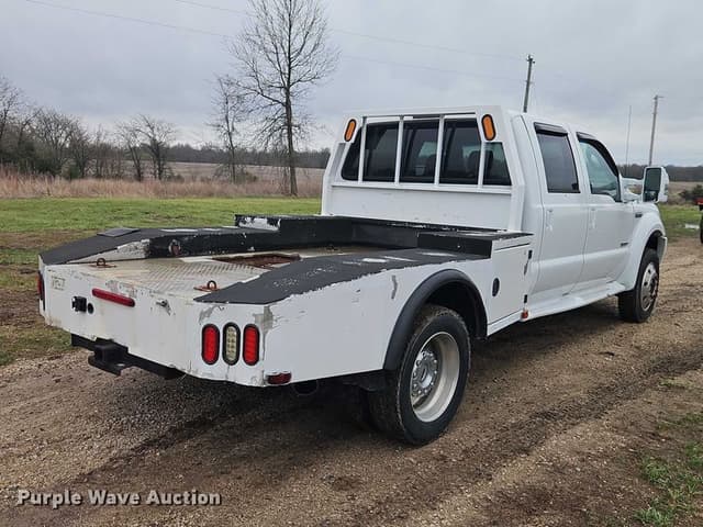 Image of Ford F-550 equipment image 4