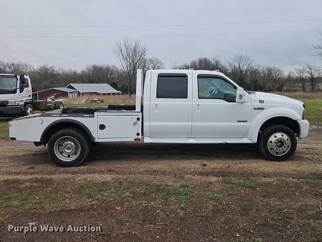 Image of Ford F-550 equipment image 3