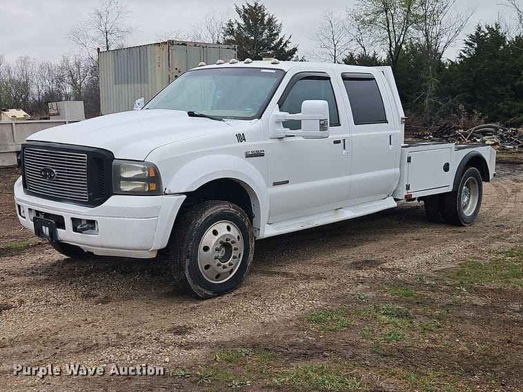 2006 Ford F-550 Equipment Image0