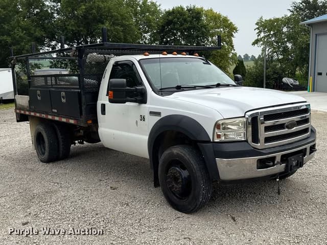Image of Ford F-550 equipment image 2
