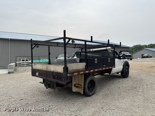 Image of Ford F-550 equipment image 4