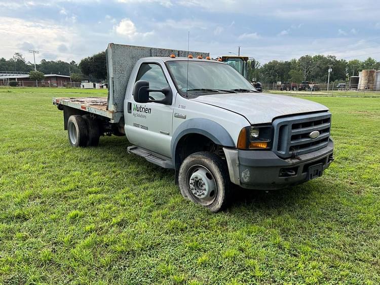 2006 Ford F-550 Equipment Image0