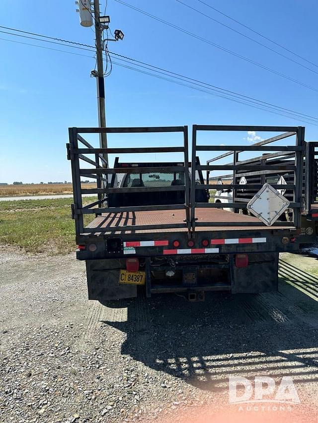 Image of Ford F-550 equipment image 2