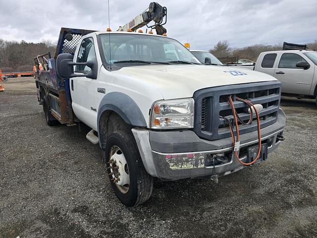 Image of Ford F-550 equipment image 2