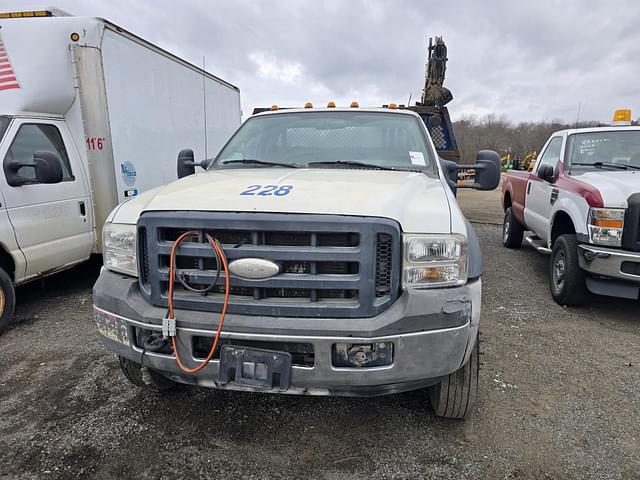 Image of Ford F-550 equipment image 1