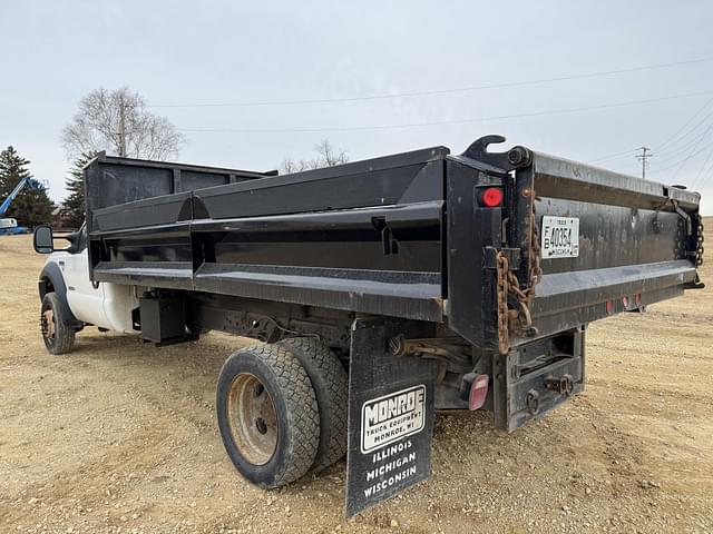 Image of Ford F-550 equipment image 2