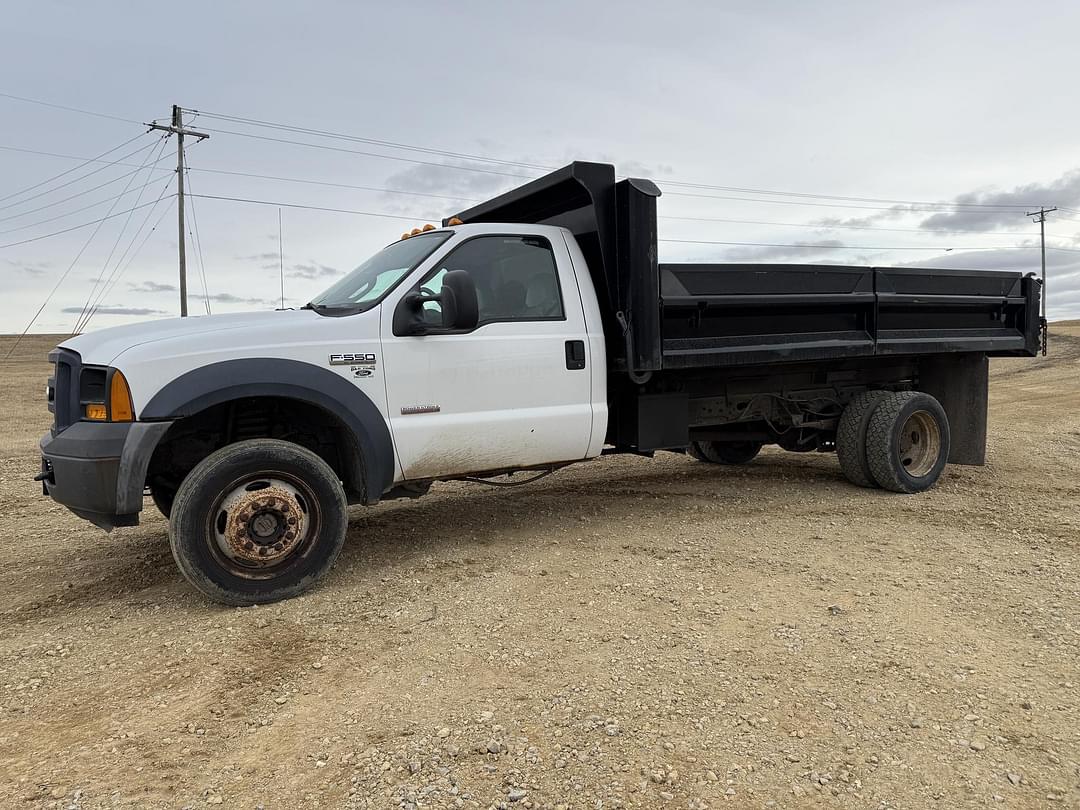 Image of Ford F-550 Primary image