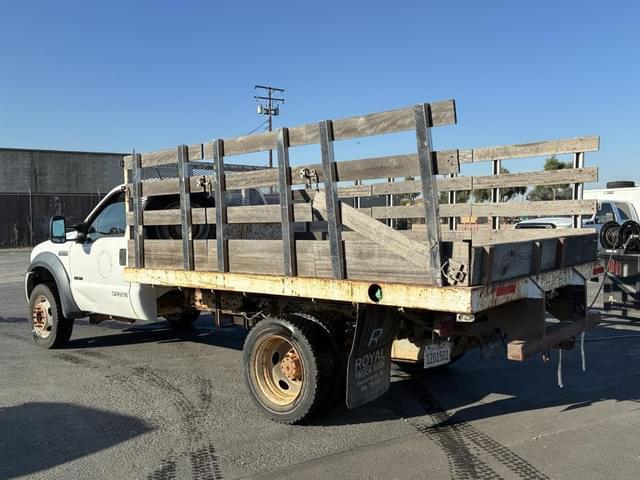 Image of Ford F-550 equipment image 3