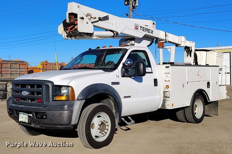 2006 Ford F-550 Equipment Image0
