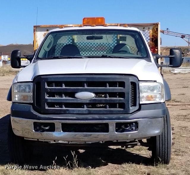 Image of Ford F-550 equipment image 1