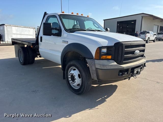 Image of Ford F-550 equipment image 2