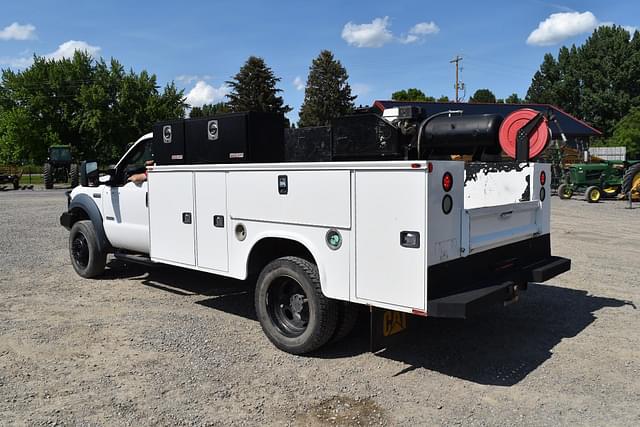 Image of Ford F-550 equipment image 3