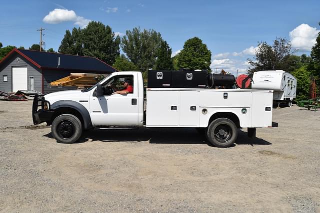 Image of Ford F-550 equipment image 2