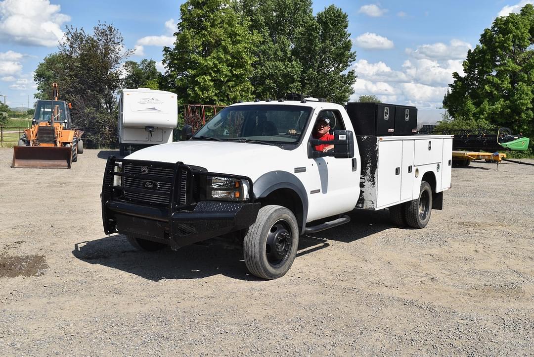 Image of Ford F-550 Primary image