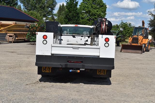 Image of Ford F-550 equipment image 4
