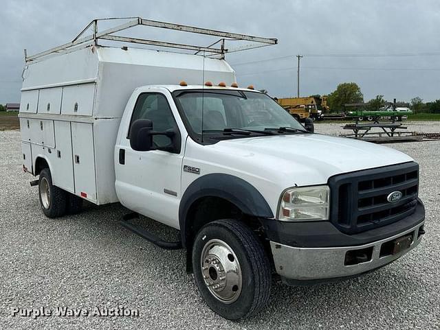 Image of Ford F-550 equipment image 2