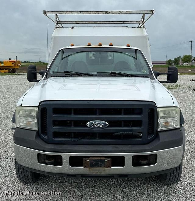Image of Ford F-550 equipment image 1