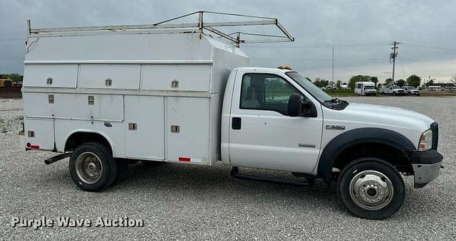 Image of Ford F-550 equipment image 3