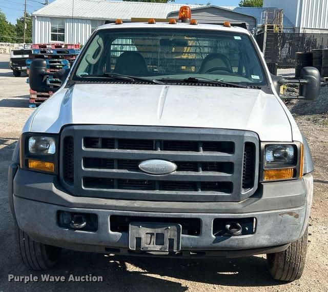 Image of Ford F-550 equipment image 1
