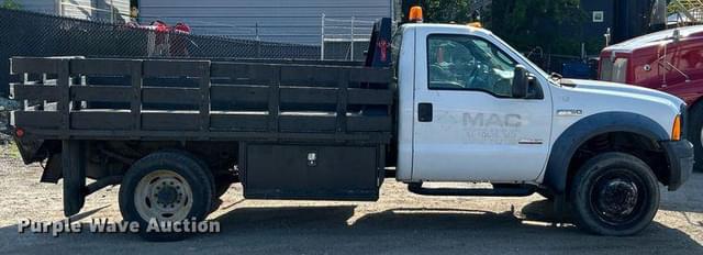 Image of Ford F-550 equipment image 3