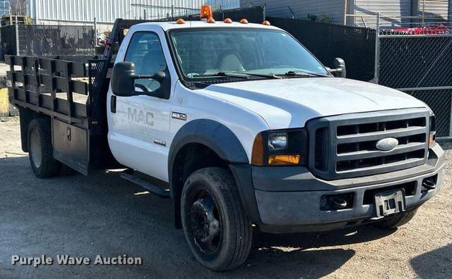 Image of Ford F-550 equipment image 2