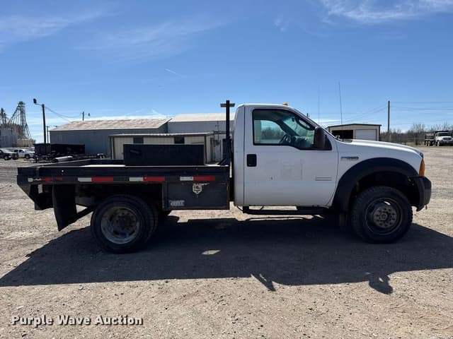 Image of Ford F-550 equipment image 3