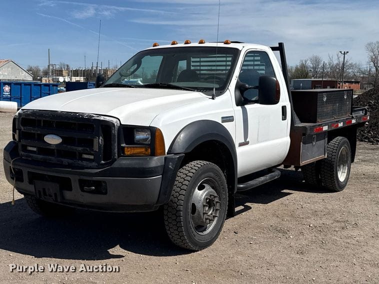 2006 Ford F-550 Equipment Image0