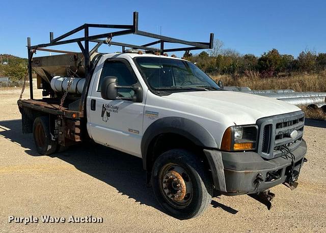 Image of Ford F-550 equipment image 2