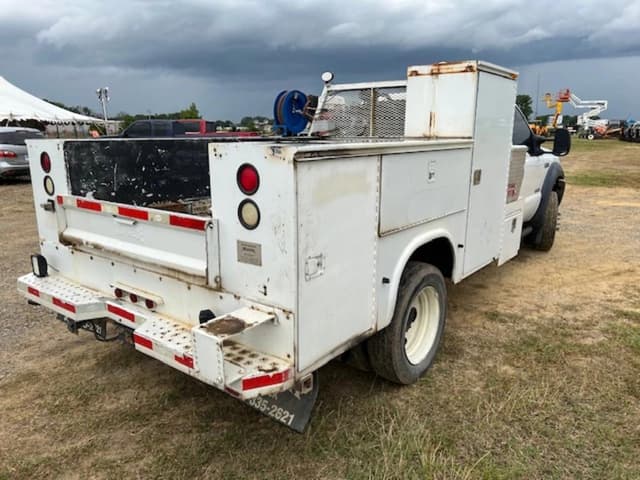 Image of Ford F-550 equipment image 2