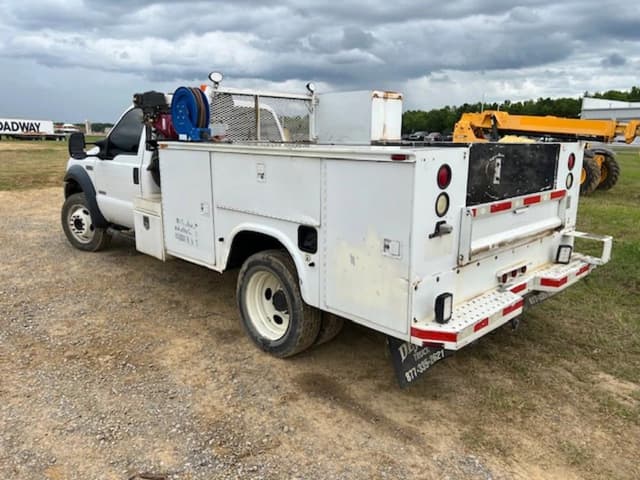 Image of Ford F-550 equipment image 3