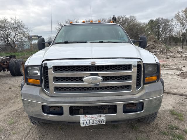 Image of Ford F-550 equipment image 4