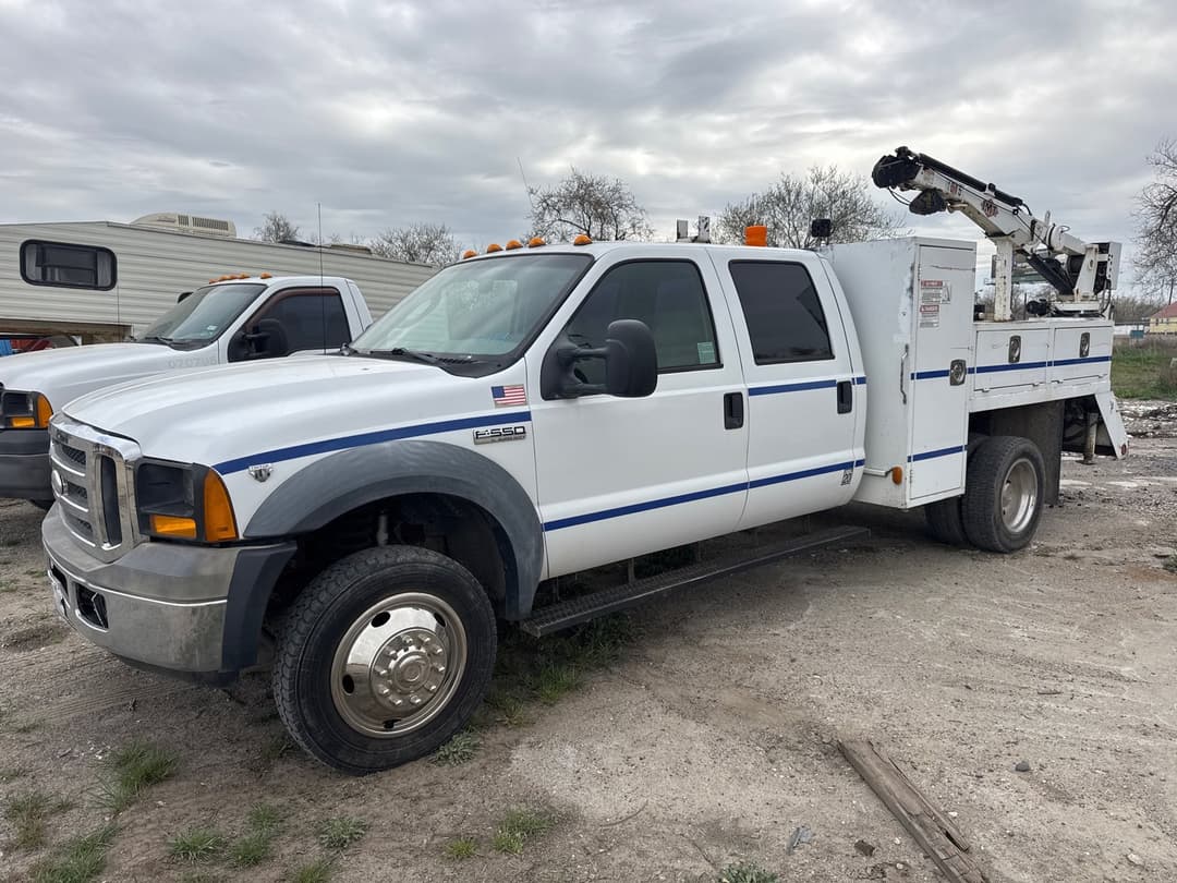 Image of Ford F-550 Primary image