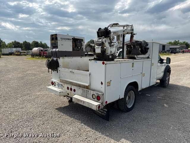 Image of Ford F-550 equipment image 4