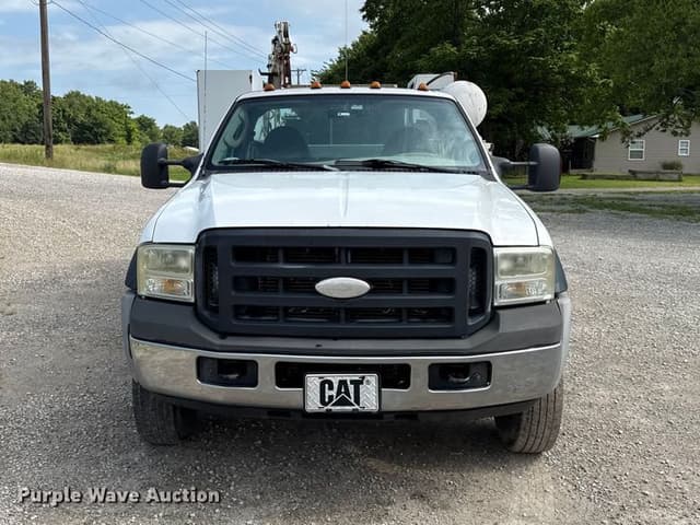 Image of Ford F-550 equipment image 1