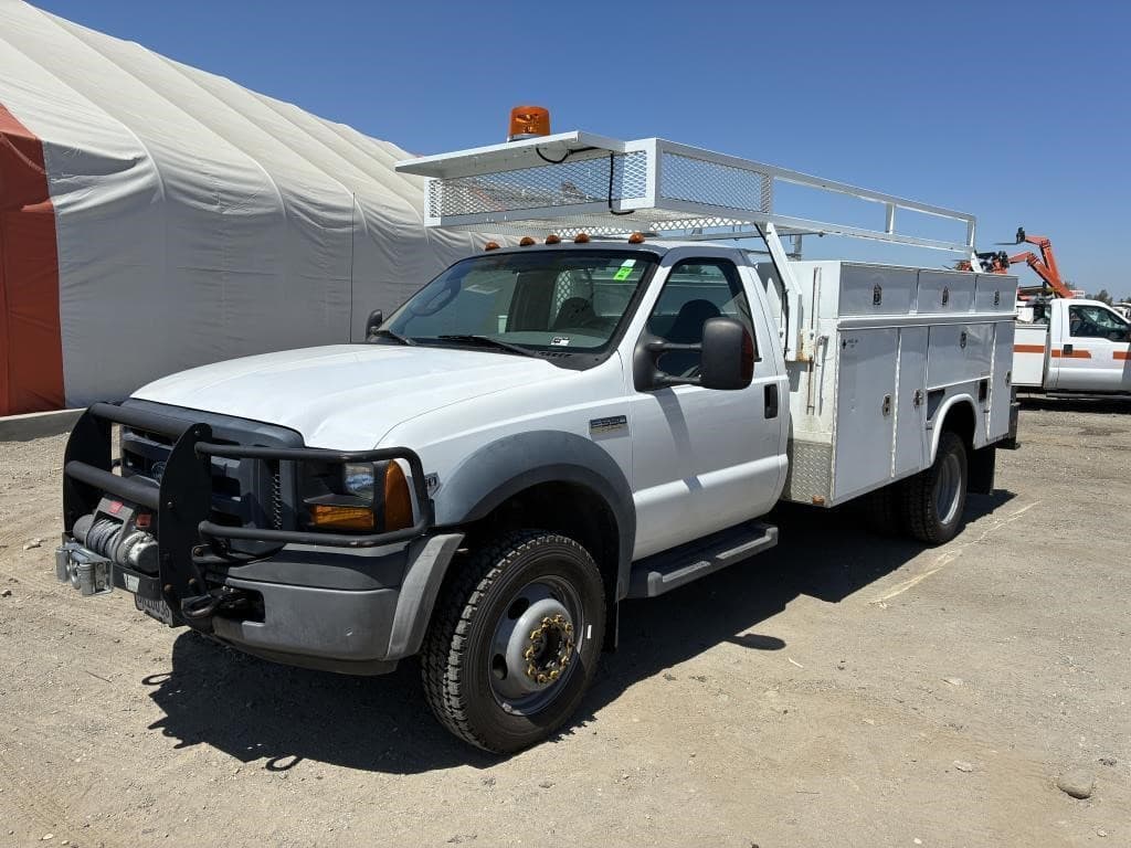 Image of Ford F-550 Primary image