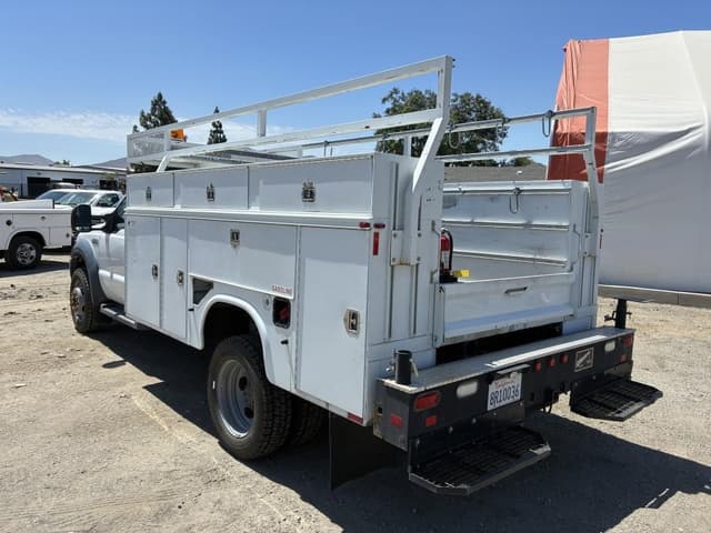 Image of Ford F-550 equipment image 3