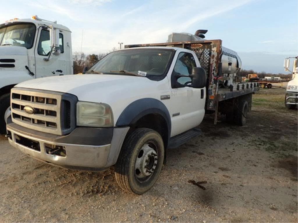Image of Ford F-550 Primary image
